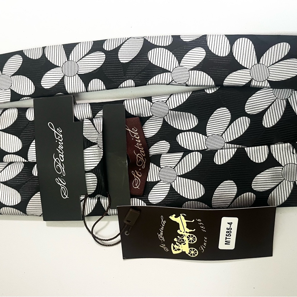 St. Patrick Silver and Black Floral Tie